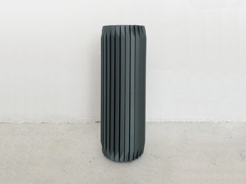 Satinsäule II, 2020 | Stoff, Holz, Pappmaché, 82 x 28 x 24 cm | Roman Gysin