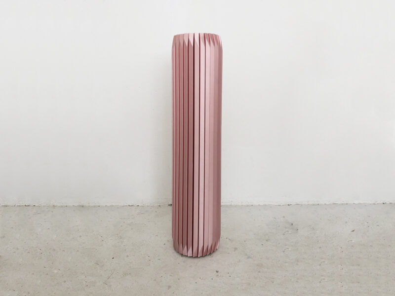 Satinsäule I, 2020 | fabric, wood, papermache, 121 x 28 x 24 cm