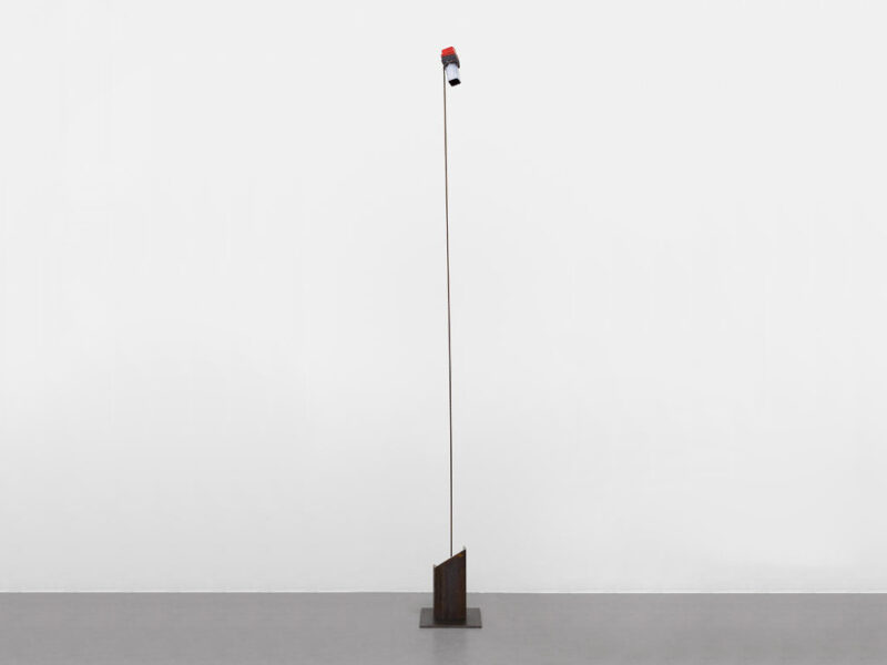 Schwarzes Loch, 2014 | vase, steel, C-beam, 270 x 30 x 30 cm | Sonia Leimer