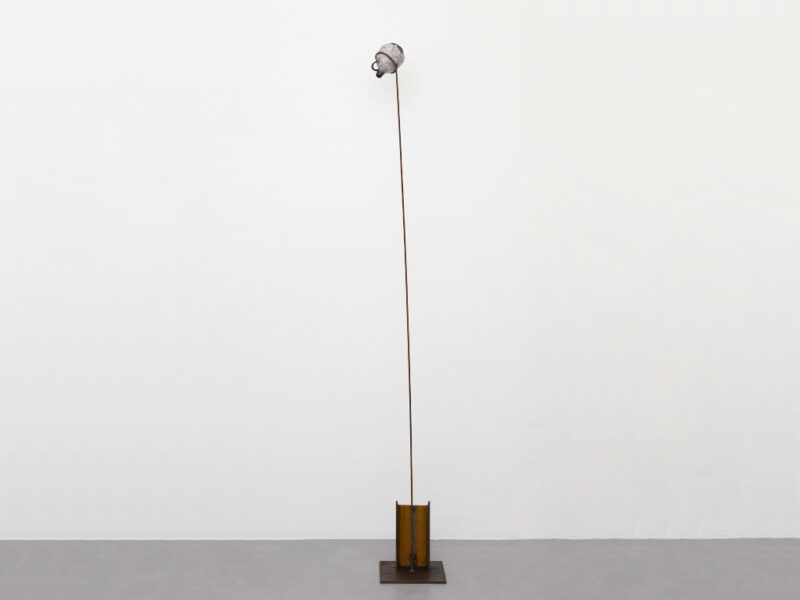 Schwarzes Loch, 2014 | vase, steel, C-beam, 285 x 30 x 30 cm | Sonia Leimer