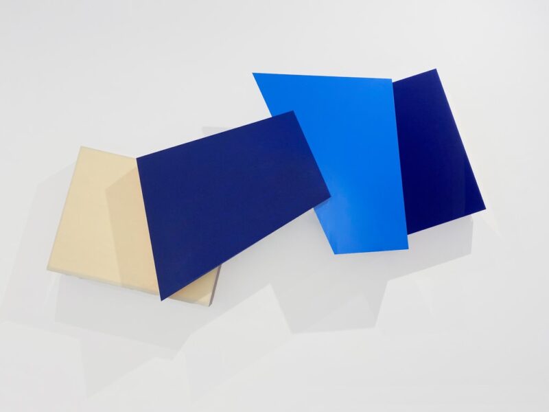 Big Gaudin, 2022 | Plexiglas, Holz, Filz, Leder, 114 x 190 x 20 cm