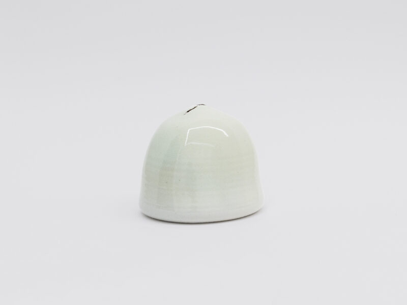 Slit, 2016 | porcelain, glaze, luster, 15 x 16.5 x 14 cm