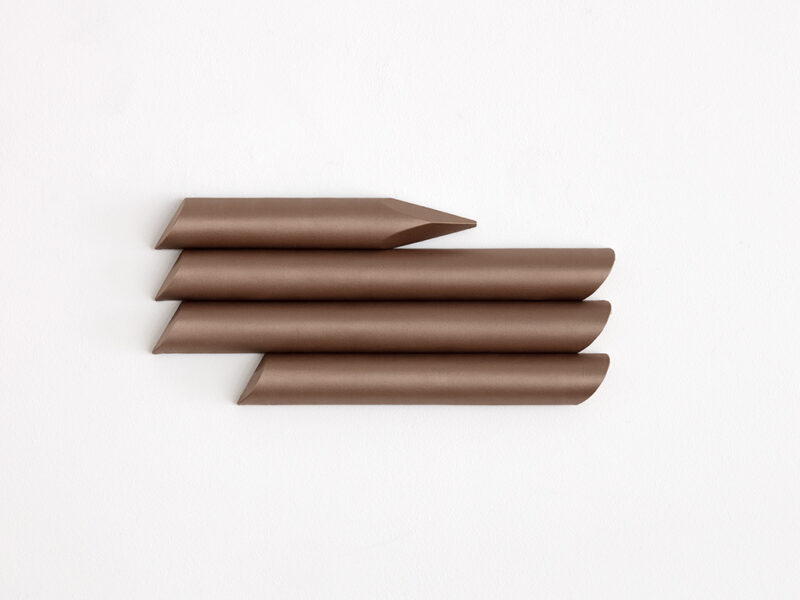 Satin Sticks (smokey eyes), 2022 | Stoff, Papier, Holz, 24 x 53 x 4 cm | Roman Gysin