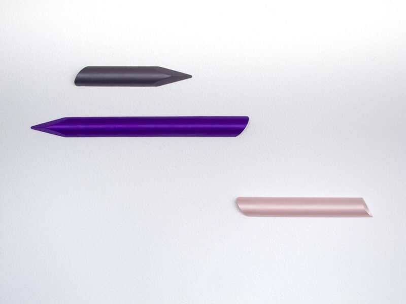 Satin Sticks (dark grey/violet/rose), 2022 | Stoff, Papier, Holz, 45 x 105 x 4 cm | Roman Gysin