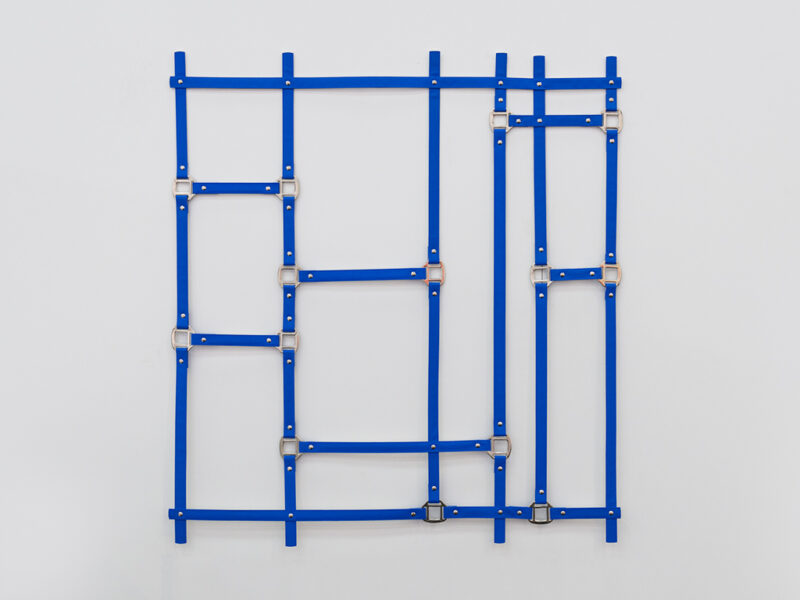Blauer Wandbehang, 2023 | Acryl auf Leinwand, Metall, 107 x 99 x 1 cm