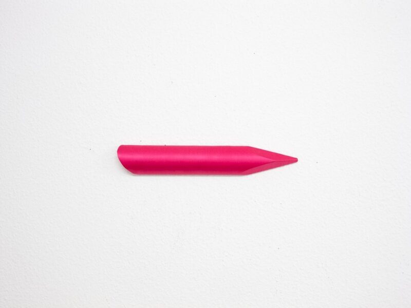Satin Stick (pink), 2023 | Stoff, Papier, Holz, 6 x 36 x 3 cm