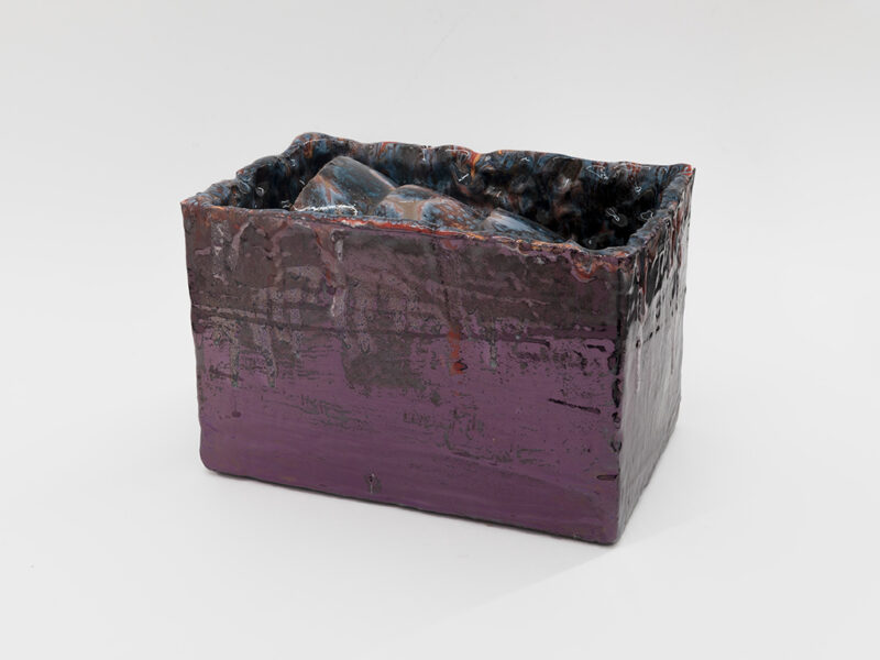 Dupper Box #25, 2023 | Keramik, glasiert, 17.9 x 26.5 x 18.2 cm