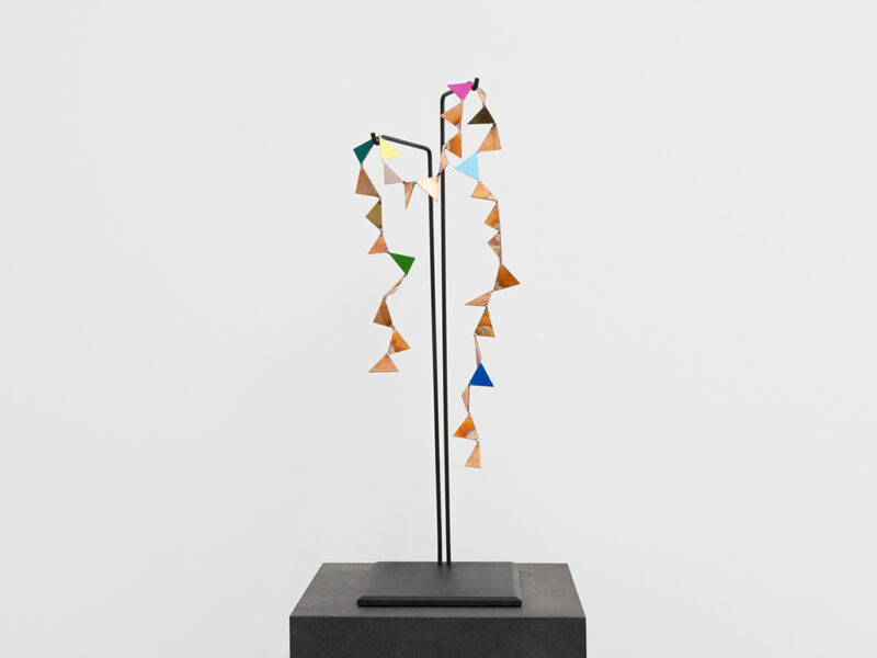 Clink 6, 2023 | Lack, Kupfer, Metall, 64.5 x 20 x 25 cm | Henrik Eiben