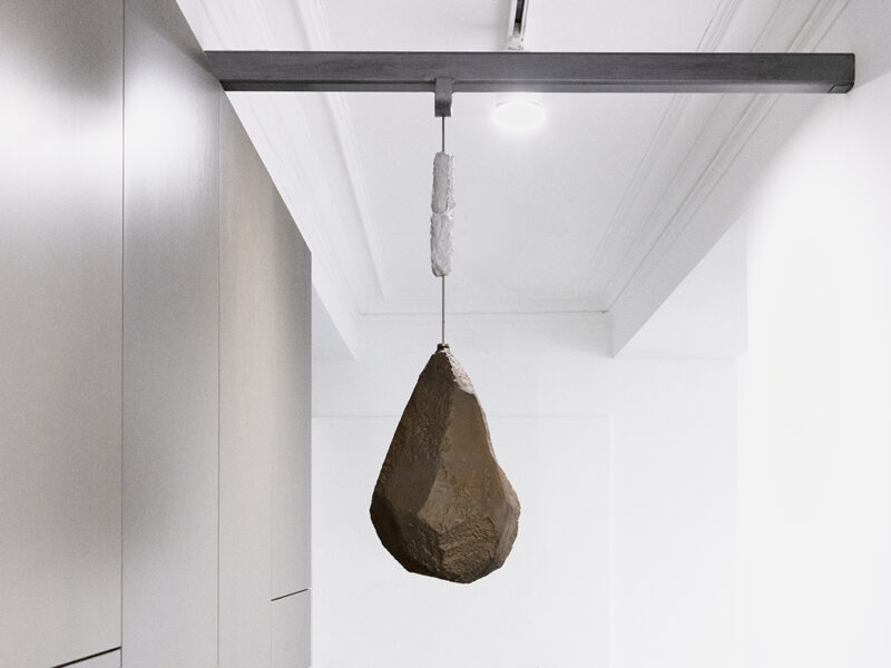 Und überhaupt (Aureturn #1), 2013/2024 | Bronze, Silikon, Schaumvliesrollen, Stahl, 117.5 x 60 x 30 cm
