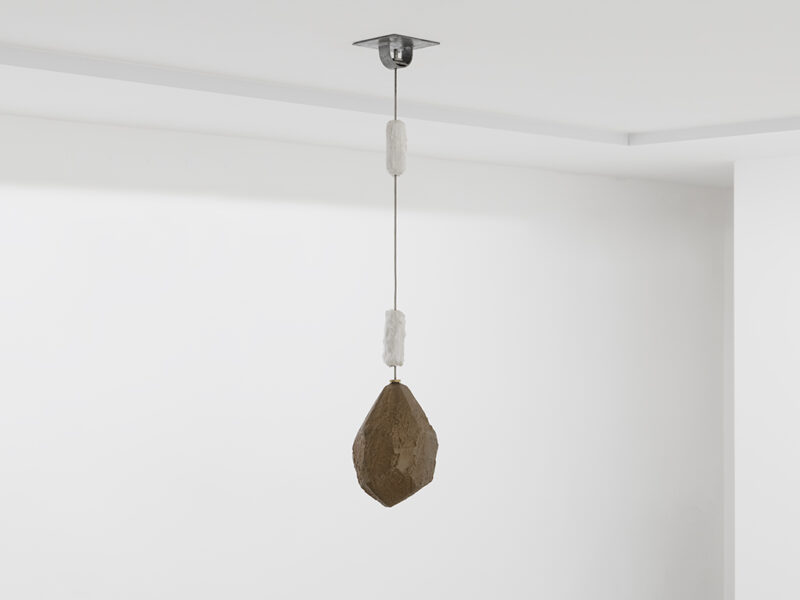 Von wegen doch (Aureturn #5), 2013/2024 | Bronze, Silikon, Schaumvliesrollen, Stahl, 94 x 18 x 16.5 cm
