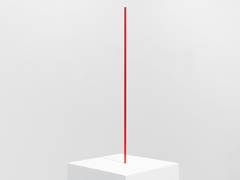 Steht!, 2024 | Lack auf Aluminium, Holz, 159.5 x 20 x 20 cm