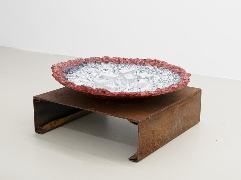 Tondo Rondo, 2025 | ceramic glazed on steel plinth, 29 x 62 x 62 cm | Gereon Krebber