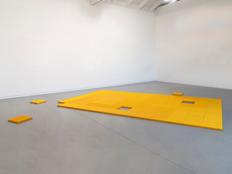 Site Specific, 2007 | Wellpappe-Platten, 104-teilig, je 30 x 30 cm