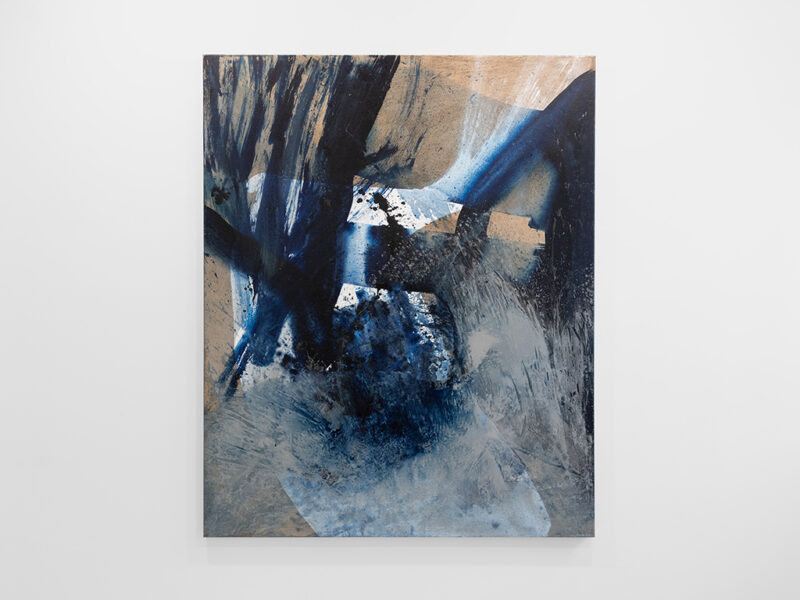 ohne Titel, 2026 | retroreflective and Prussian blue pigment, acrylic on earth, on canvas, 200 x 160 cm
