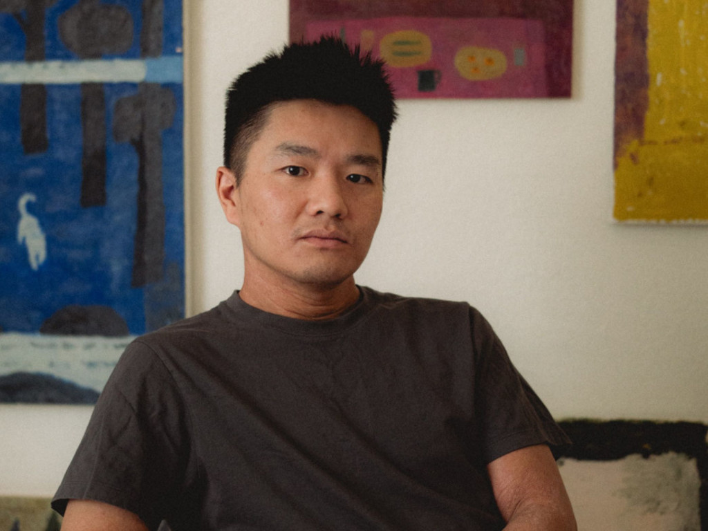 Der Künstler Tony Huynh in seinem Studio